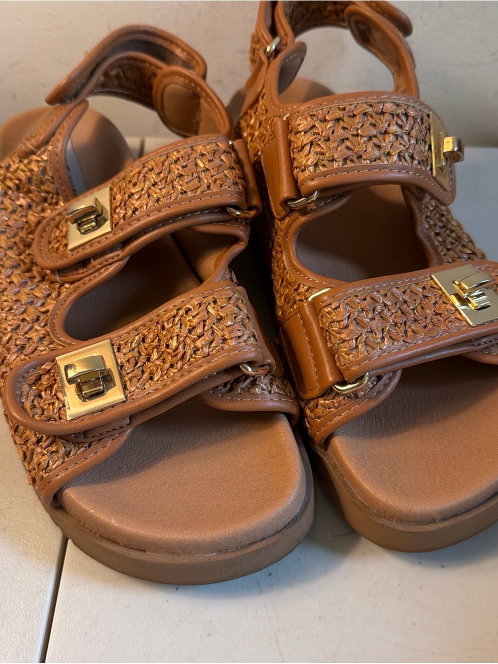 Size 8 M Women Steve Madden Summer Sandals Brown